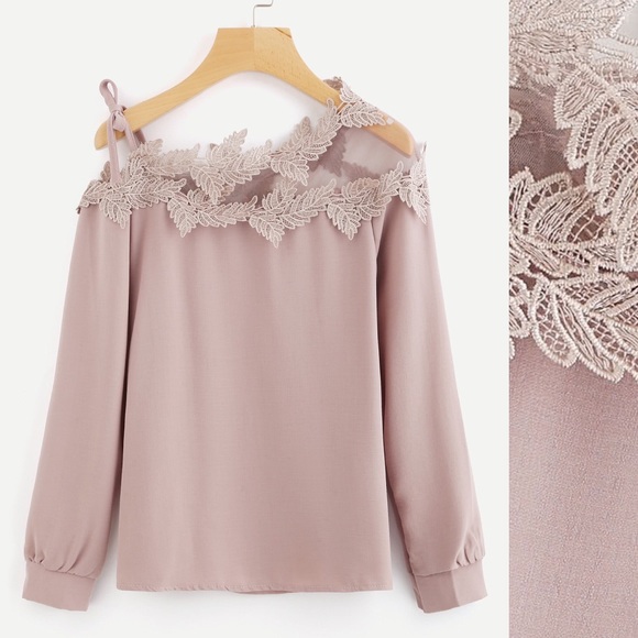 Tops - 🆕HP🏆Cold shoulder mesh appliqué detail blouse